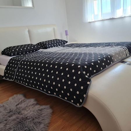 Apartment Tomas Near The Beach بولا المظهر الخارجي الصورة