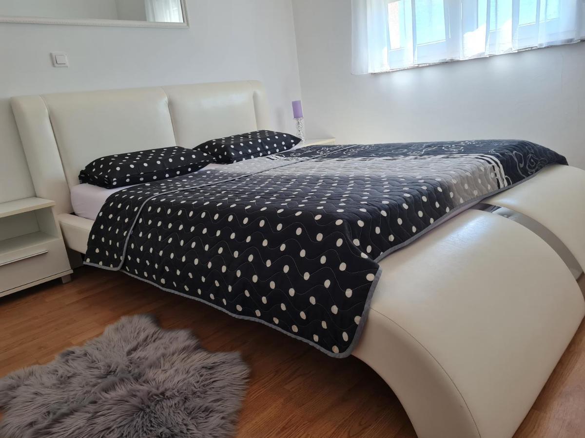 Apartment Tomas Near The Beach بولا المظهر الخارجي الصورة