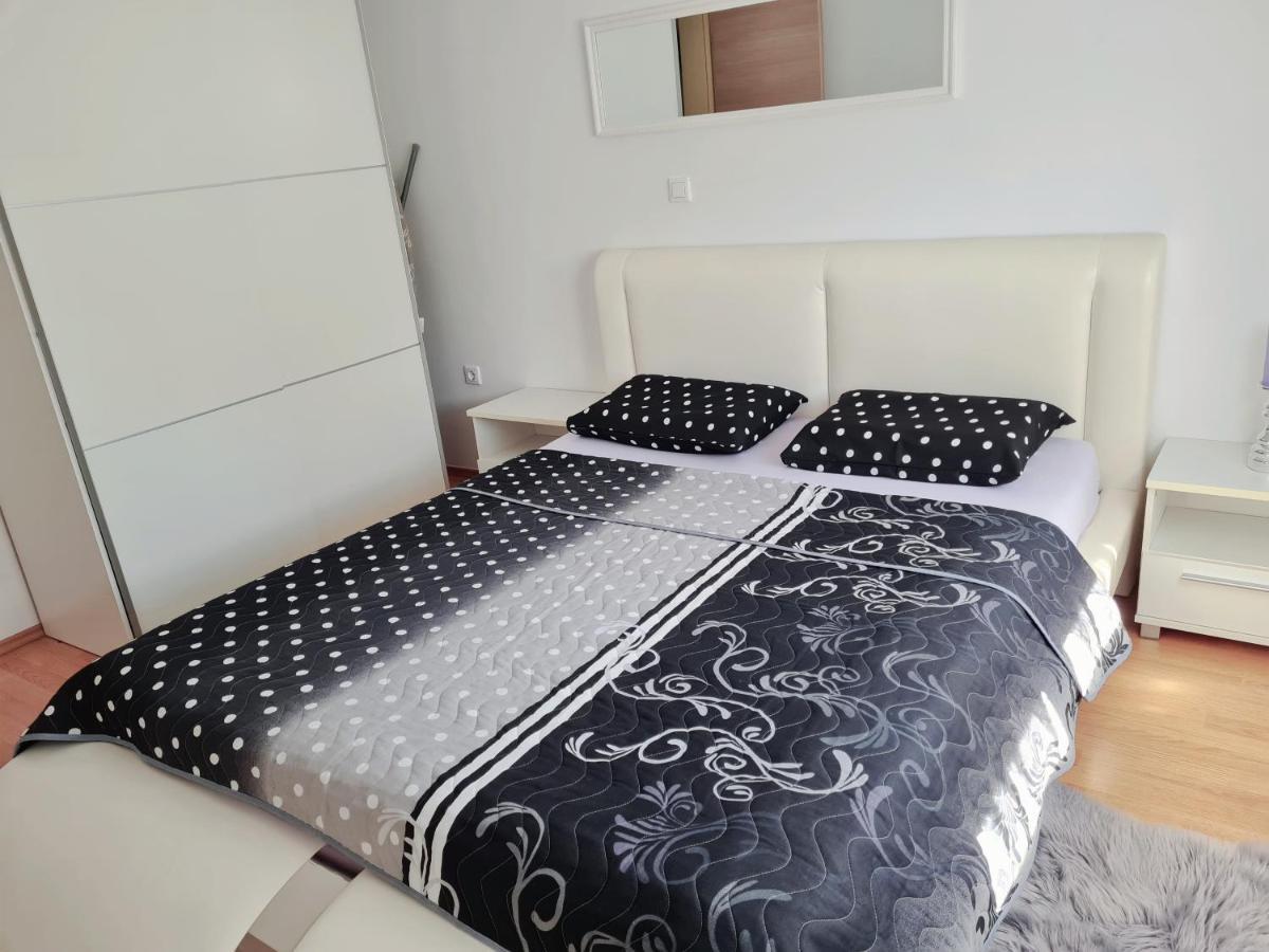 Apartment Tomas Near The Beach بولا المظهر الخارجي الصورة